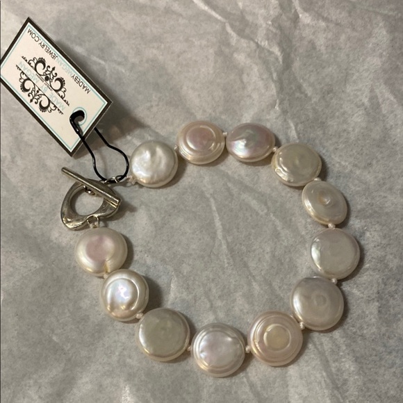White Freshwater Pearl Bracelet - Ivory White Coloured - Silver Toggle Clasp - Picture 1 of 4